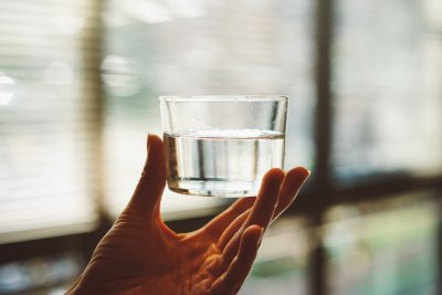 雨水養生 節氣飲食 溫開水