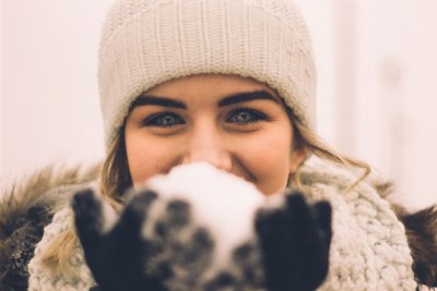 冬天大雪節氣 最重要的就是保暖頭部 可以戴上毛帽幫助頭部保暖