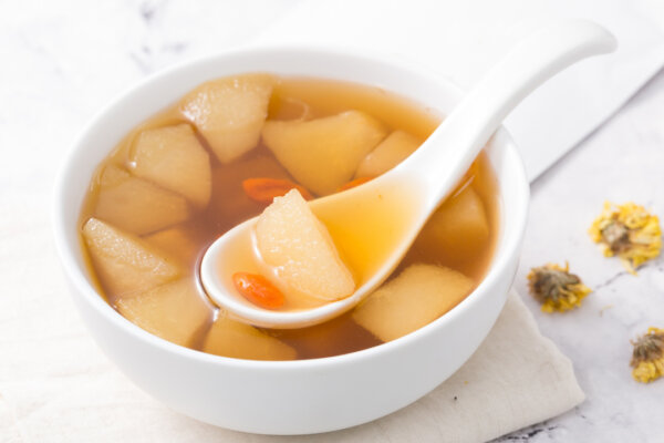 霜降節氣推薦養生料理 枸杞菊花梨子湯 