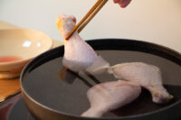 暖在心蔘茸雞湯 食譜做法1-1 川燙雞腿
