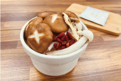 無濕香菇排骨燉湯，可愛的材料