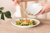 紅棗枸杞鮭魚油醋沙拉 食譜做法3-2 撒點切碎的堅果